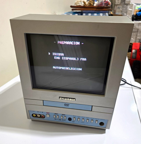 Sylvania srtd309 crt w - 9", w/
