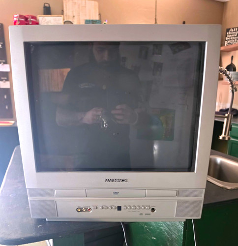 Vintage magnavox 20in - tv)magnavox,